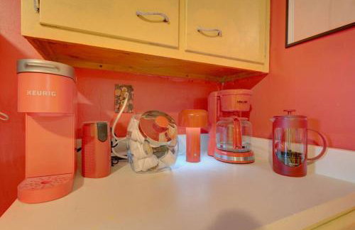 Retro 1970's Rollercoaster House 5 Mins from Cedar Point - Photo 10