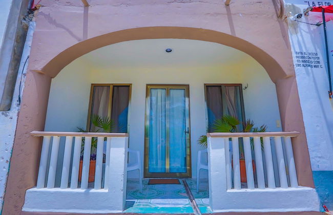 House of Mirrors - Photo 13