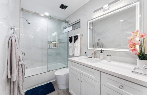 Searenity Suite- Peekaboo Ocean view 1 min walk to Beach - Photo 20