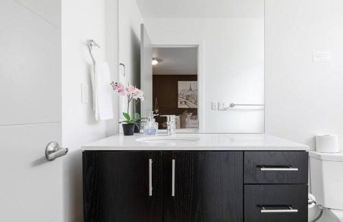 Urban Architectural Retreat with Rooftop Deck & Fi - Foto 37