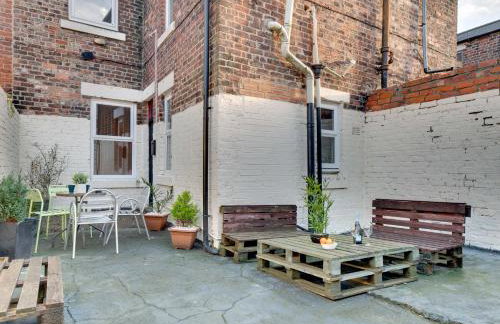 Newcastle CITY APT35,FREE STREET PARKING,4 BEDROOM HOUSE,8 SINGLE BEDS,FULL KITCHEN,ALL ROOMS WITH TVs,NETFLIX - Photo 22