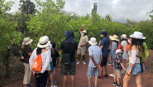 Charles Darwin Research Station Tour - Foto 4