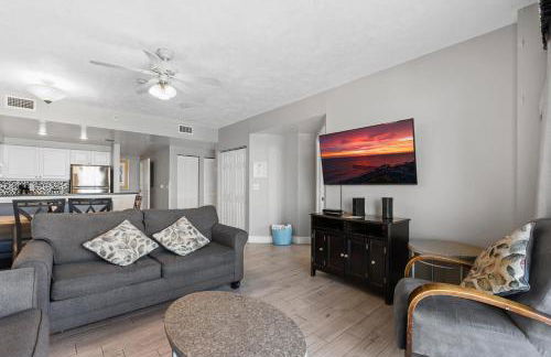 Seventh Floor Serenity, Updated 3BR with OceanFront Private Balcony at The Wyndham Ocean Walk Resort - Foto 43