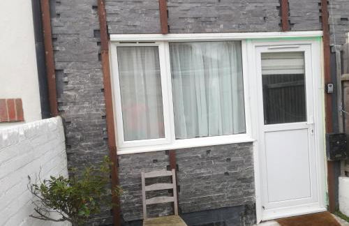 Central Location shops & beach - Photo 9