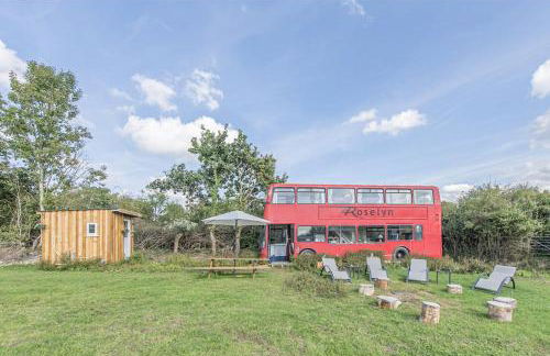 Double Decker Bus on an Alpaca Farm Sleeps 8 - Foto 14