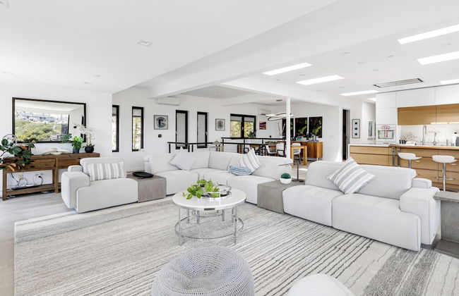 Steps to Beach+shops, Oceanview, Hot Tub+firepit Moonlight Modern by Avantstay - Foto 5