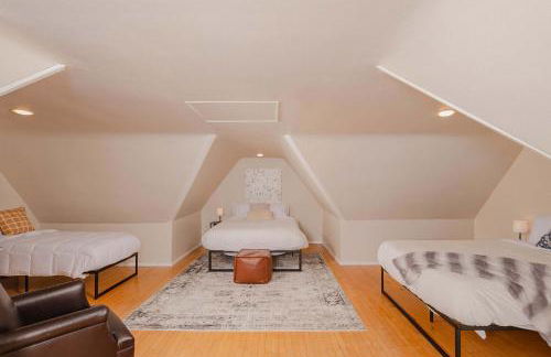 Family Downtown Mansion - Sleeps 13 - Foto 17