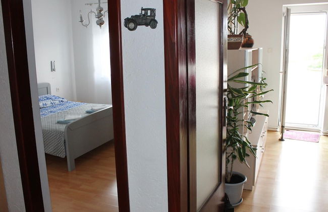 Serene Sea View Krk Apartment With Balcony - Photo 3