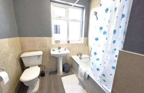 Modern Chic 3-Bed Retreat in Chadwell Heath - Foto 2