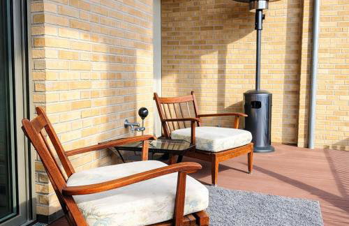 City Centre Roof Terrace Penthouse with Parking - Photo 5