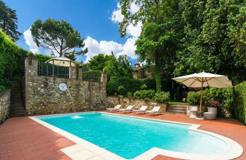 Holiday Home in Town Center with Pool, Garden, Hot Tub - Foto 2