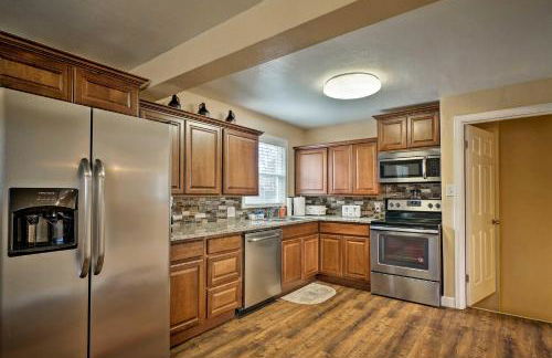 Pueblo House by Riverwalk, 2 Miles to Fairgrounds! - Foto 1