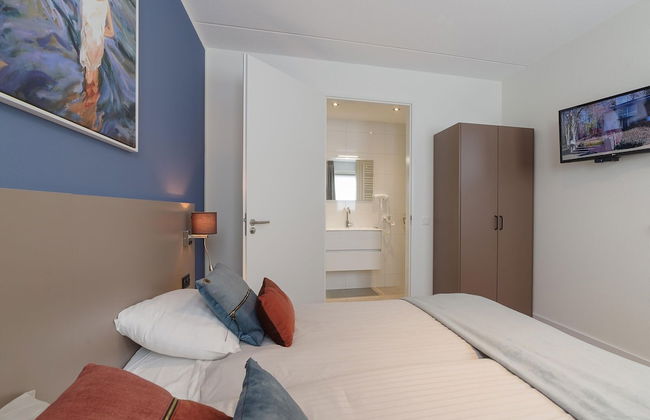 Beautiful Holiday Home With a Whirlpool - Photo 2