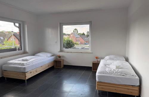 T&K Apartments - Wegberg - 4-7 room Apartments - private parking - WIFI - Fully equipped kitchen - Foto 3