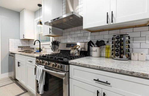 Modern Luxury with Pool Table 3BR-5BD Sleeps 10 - Foto 29