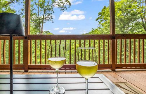 Peaceful Lake Lure Cabin, Hot Tub, Huge Screened Porch, Private Beach - Foto 14