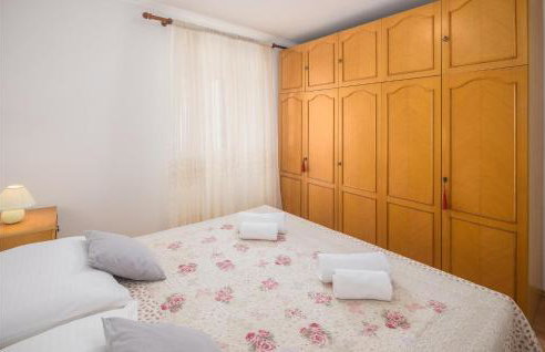 Amazing Home In Erzisce With Jacuzzi - Foto 21