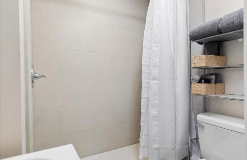 Unit 6: Sleek and modern 1 bedroom - Photo 7
