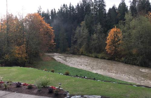 Riverfront Romantic Getaway Rental near Mount Pilchuck in Granite Falls, Washington - Foto 7