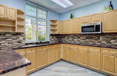 Ocean View Next to Pool and Amenities Corner Unit 3 Balconies OW20-201 - Foto 55