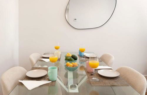 Your Sunny Retreat! Modern apt steps to the beach - Foto 5