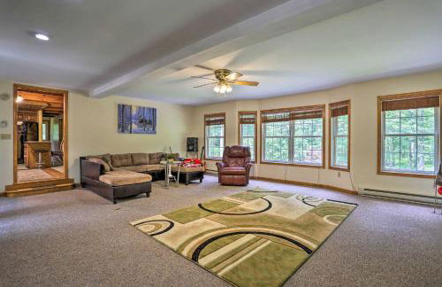 5 Mi to Camelback Henryville Home with Hot Tub! - Foto 8