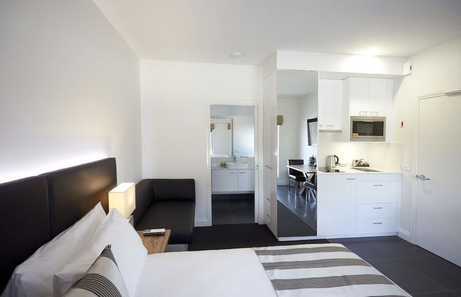 Mansi on Raymond - Photo 33