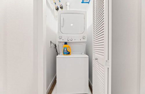 Stylish 2BD Haven with Scenic DTLA Views and Parking - Foto 11