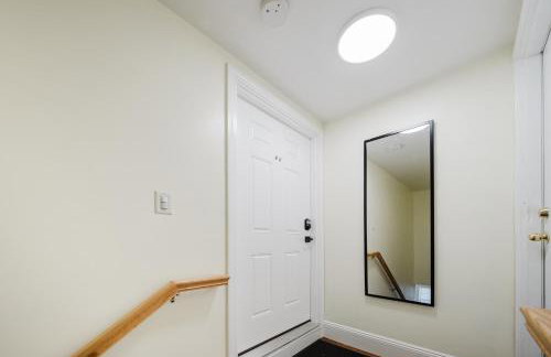 74L - 2BR Quincy - Cozy Couple Hideout near Wollaston Beach - Foto 49