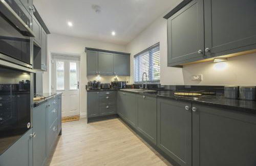 Beautiful 3-Bed Home with Hot Tub in Ross-on-Wye - Photo 6