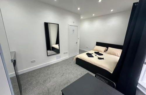 London Waterloo 10 min via train - Foto 7