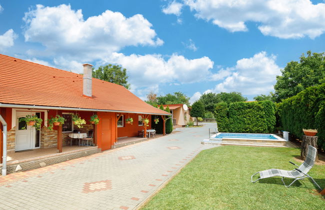 4 bedroom House in Balatonszárszó with private pool and garden - Photo 24