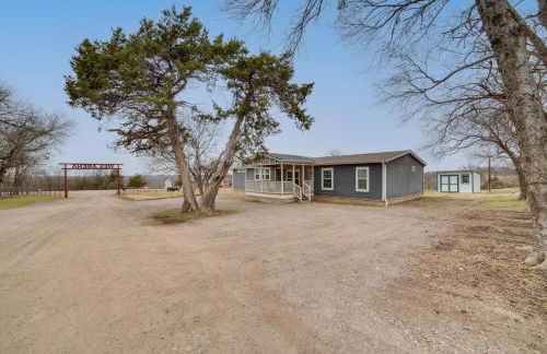 Steps to WES Arena Pet-Friendly Cabin with Deck! - Photo 25