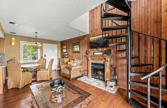 Sleeps 4 Hot Tub Indoor Pool Mountain Views - Photo 6