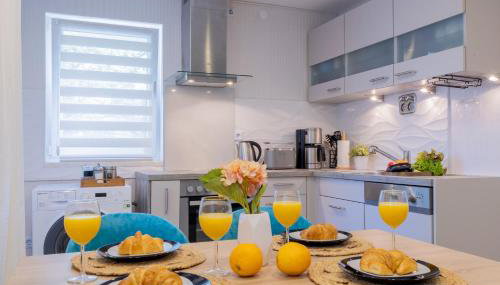 Gelbe Koffer - 4-Sterne Design-Apartment in Schiffweiler - 2 Parkplätze - Self-Check-in - ruhig & naturnah - Foto 3, stove, toaster