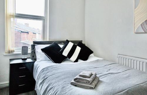 Large 6 Bed House, Long Term Stay Savings, Contractors, Professionals, Big Groups, Free Parking! - Foto 23