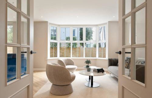 Luxury Four Bedroom Home Near Sandbanks - Photo 9