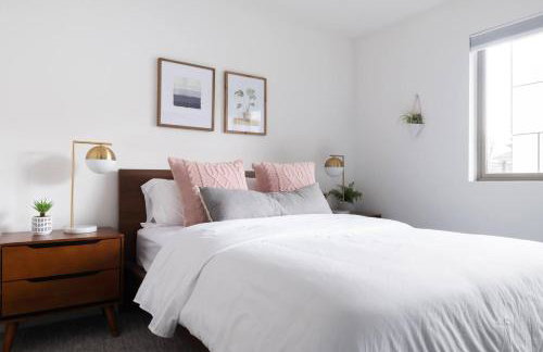 Designer Urban Retreat w Rooftop Deck & Fireplace - Foto 12