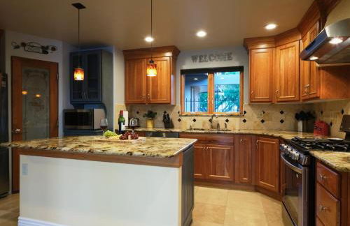 Amazing Views, Amazing Modern Broadmoor Home - Foto 12