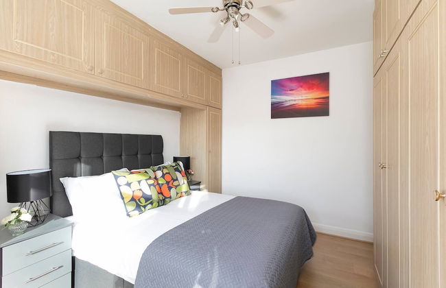 Skyvillion - Enfield 4bed House W Garden & Parking - Photo 8