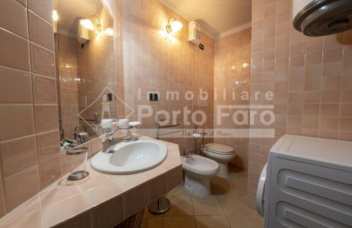 23 BAIA FARO - Trilocale mansardato con ampia terrazza vista mare - Foto 12
