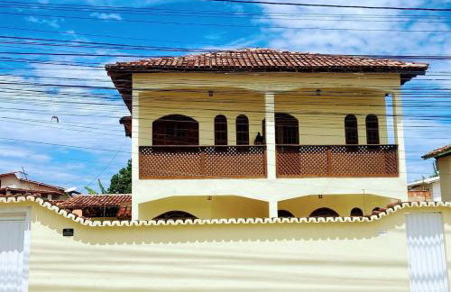 Casa Ampla de estilo colonial, espaço para até três carros - Foto 2