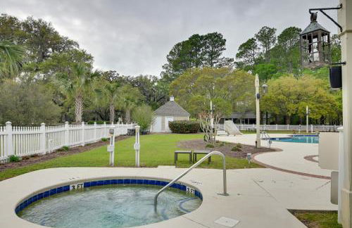 Cottage with Deck and Pool Access about 6 Mi to Beach - Foto 28