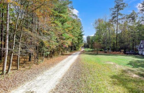 Beachy Getaway - Cozy and Secluded Lodge Home - Foto 39