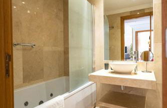 HENRI'S APARTMENTS - Pateo de Santo António - Foto 9