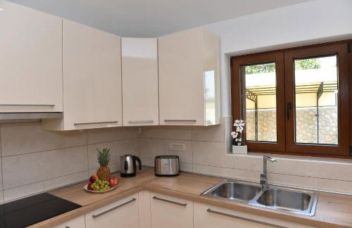 Villa Muskatel KRK -with heated covered pool - Photo 80