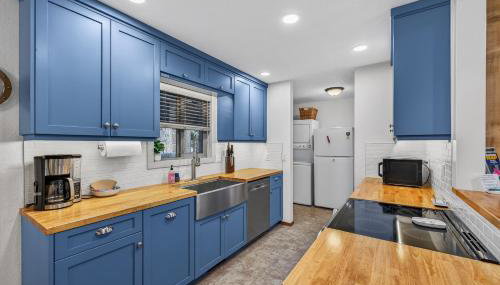 Evergreen Escape- Walk to Downtown & Boat/trailer Parking! - Foto 5