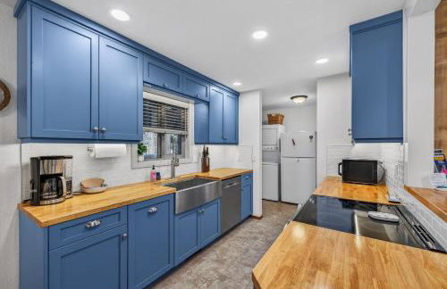 Evergreen Escape- Walk to Downtown & Boat/trailer Parking! - Foto 5