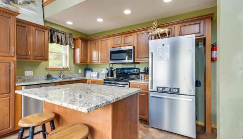 Hot Tub and Fire Pit! Lake-View Home in Blue Eye - Foto 3