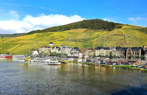 Elegant Apartment with Direct River View, Balcony and Parking in Bernkastel-Kues - Photo 50